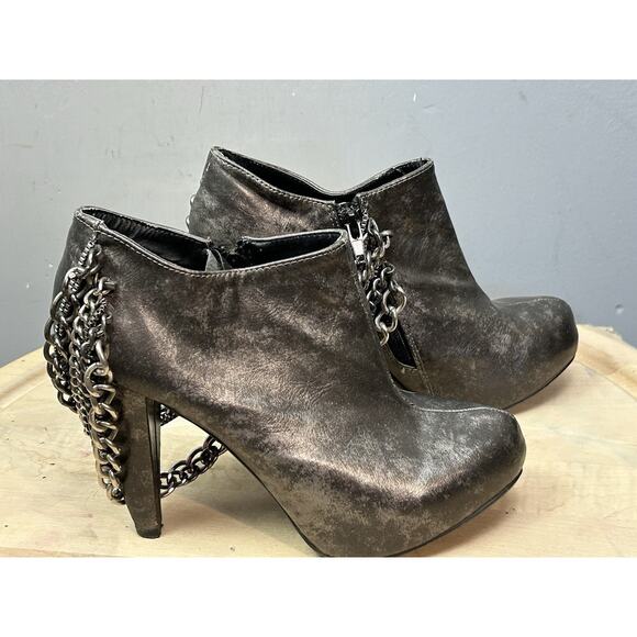 BKE Sole Boots Womens 7.5 Side Zip Ankle Bootie Gray Chain Faux Leather Heels - Picture 1 of 7